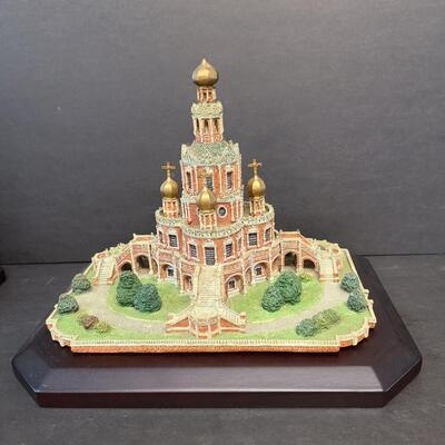 LOT 127: Danbury Mint Collectible Catherdral's