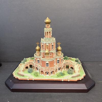 LOT 127: Danbury Mint Collectible Catherdral's