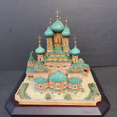 LOT 127: Danbury Mint Collectible Catherdral's