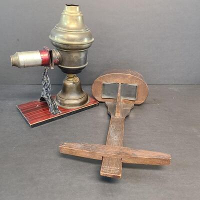 LOT 129: Vintage Stereoscope and Slide/Picture Viewer