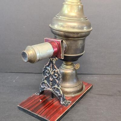 LOT 129: Vintage Stereoscope and Slide/Picture Viewer