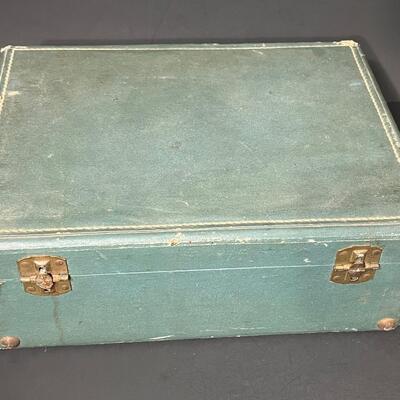 LOT 202: Flyers and Other 70s Hockey Memorabilia in Vintage Case