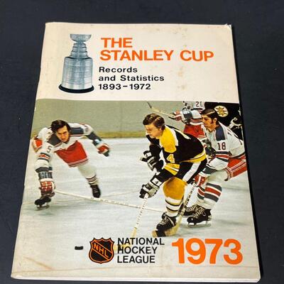 LOT 202: Flyers and Other 70s Hockey Memorabilia in Vintage Case