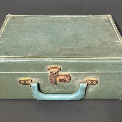 LOT 202: Flyers and Other 70s Hockey Memorabilia in Vintage Case