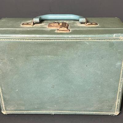 LOT 202: Flyers and Other 70s Hockey Memorabilia in Vintage Case