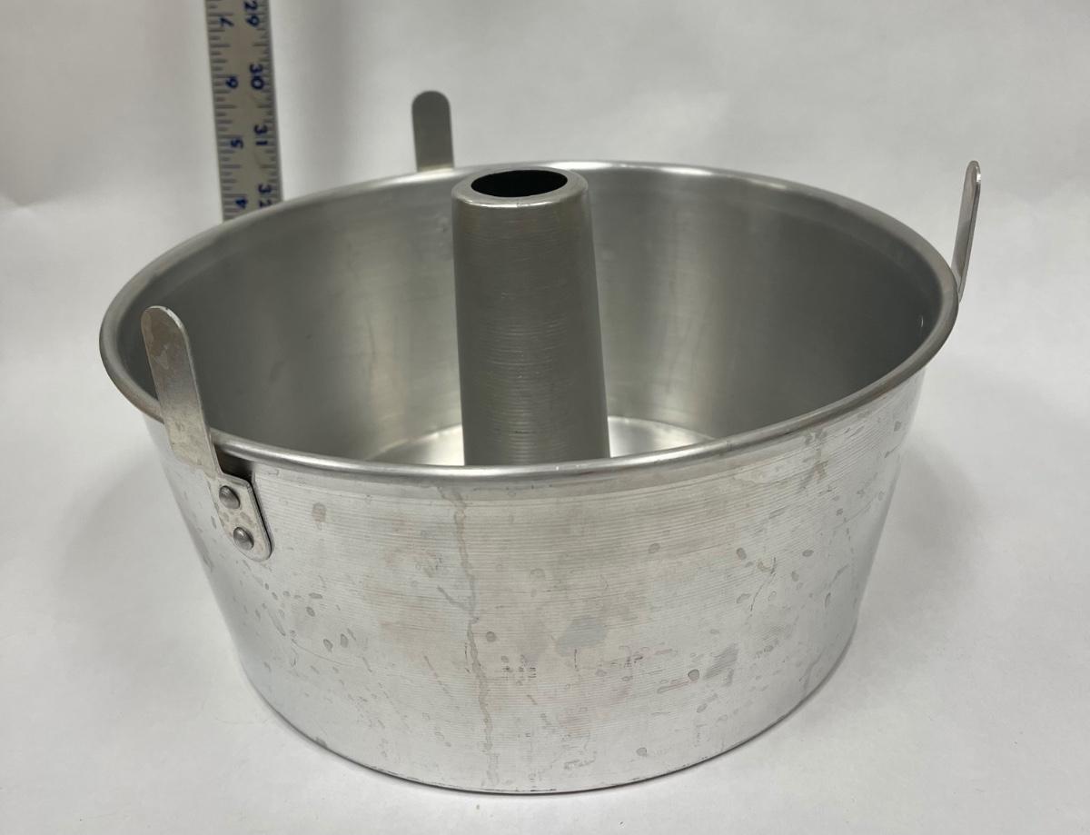 Vintage Mirro Aluminum Round Angel Food Tube Cake Pan
