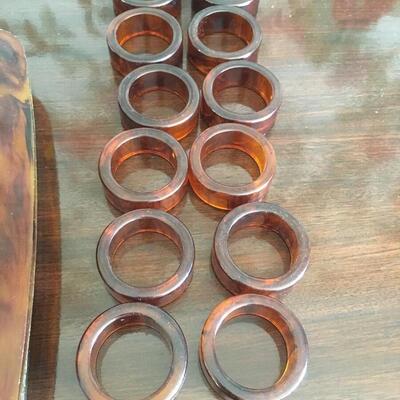Tortoise plastic placemats and napkin rings