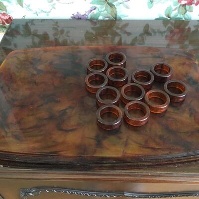 Tortoise plastic placemats and napkin rings