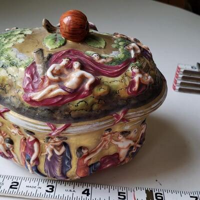 Small Capodimonte bowl with Lid, carvings of figures and babies