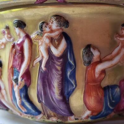 Small Capodimonte bowl with Lid, carvings of figures and babies