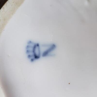 Small Capodimonte bowl with Lid, carvings of figures and babies