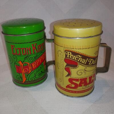 Vintage-Look Tin Salt and Pepper Shakers