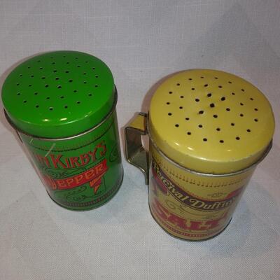 Vintage-Look Tin Salt and Pepper Shakers