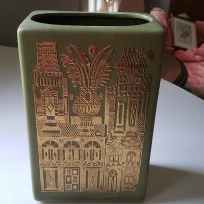 Georges Briard Hyalyn Midas MCM green and gold vase