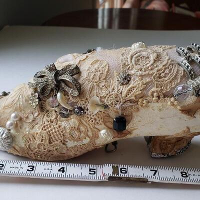 Music box shoe brooches art