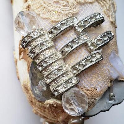 Music box shoe brooches art