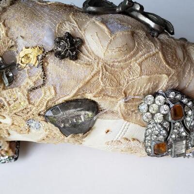 Music box shoe brooches art