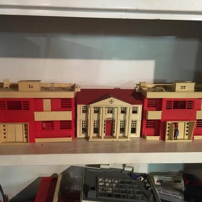 3 Vintage Train set buildings