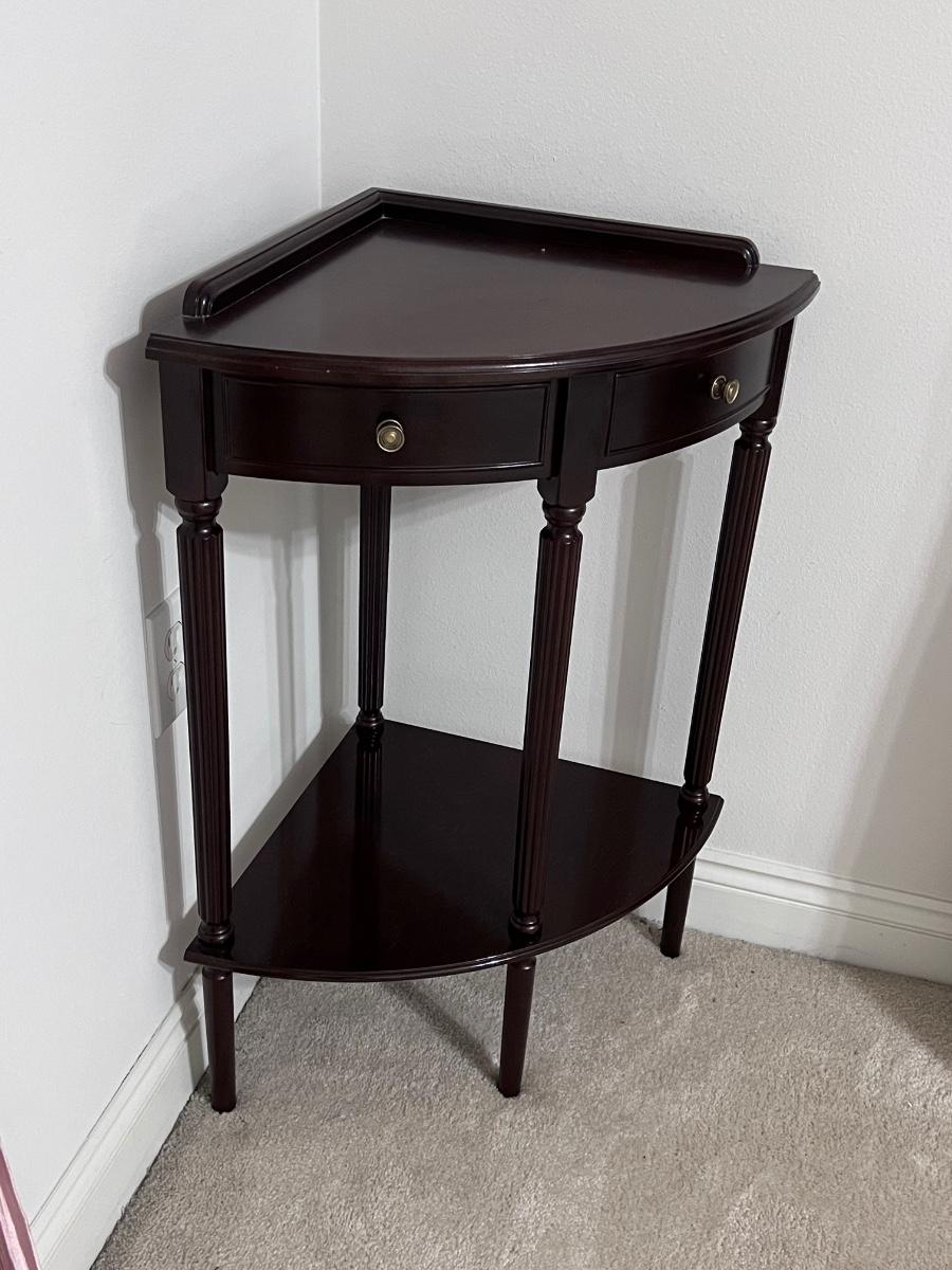 Bombay corner table discount
