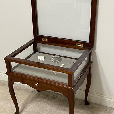 Bombay Co. Queen Anne Display Shadow Box Curio End Table