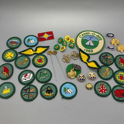 Lot of 15 Girl Scout PATCHES Pins & Badges Vintage 1990s