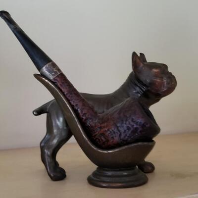 Antique pipe holder and pipe French Bulldog