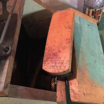 Vintage Griffen shoe shine box