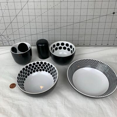 #110 Ikea Black/White Polka Dot Bowl Set With S&P Shakers