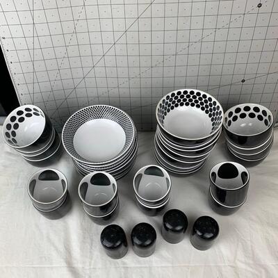 #110 Ikea Black/White Polka Dot Bowl Set With S&P Shakers