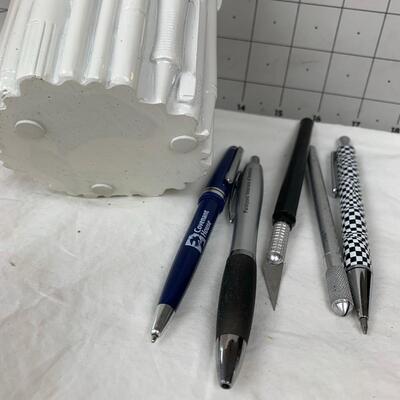 #116 White Plastic Pen Holder With Pens
