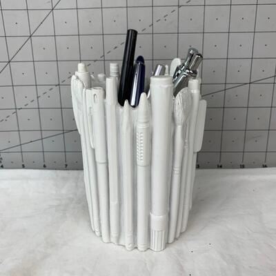 #116 White Plastic Pen Holder With Pens