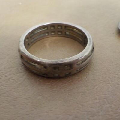 Sterling Silver wedding band style ring.
