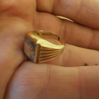 Men's 14k gold ring with citrine stone.