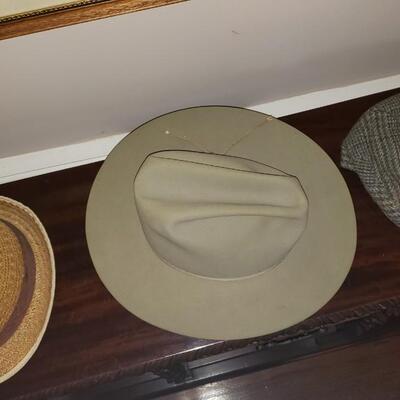3 vintage men's hats