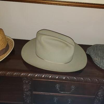 3 vintage men's hats