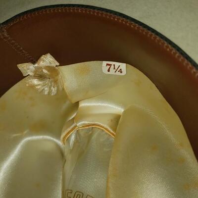 3 vintage men's hats