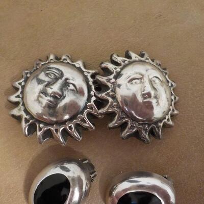 2 Sets of sterling silver ear rings classics.