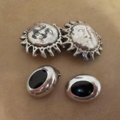 2 Sets of sterling silver ear rings classics.
