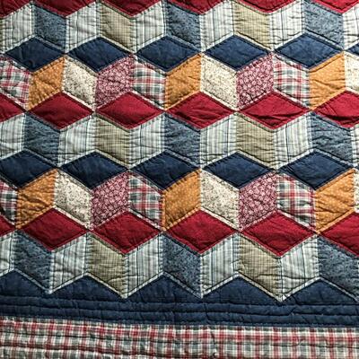 Single bed sized -Geometric patterned quilt