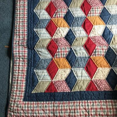 Single bed sized -Geometric patterned quilt