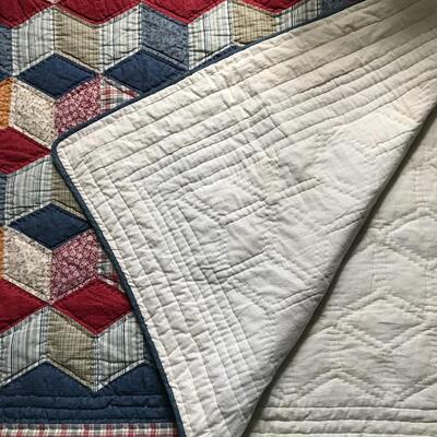 Single bed sized -Geometric patterned quilt