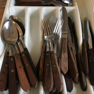 Washington Forge stainless Flatware set