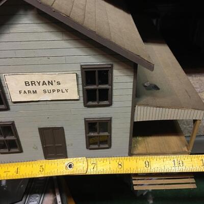 Farm supply building Train set