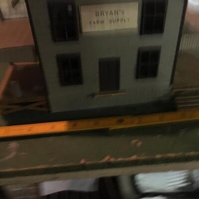 Farm supply building Train set