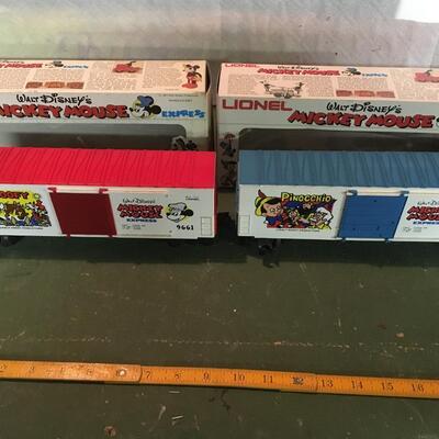 Lionel O Scale Trains 2 cars Goofy and Pinocchio Mickey Express with boxes