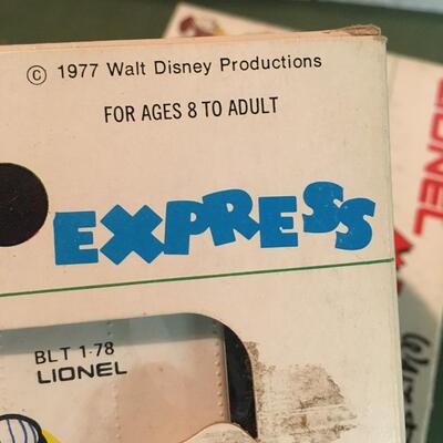 Lionel O Scale Trains 2 cars Goofy and Pinocchio Mickey Express with boxes