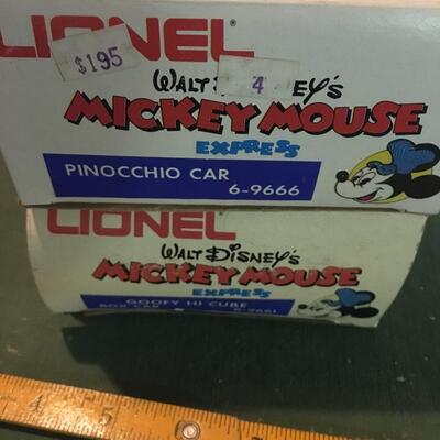 Lionel O Scale Trains 2 cars Goofy and Pinocchio Mickey Express with boxes
