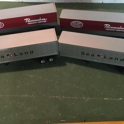 4 Cargo train cars O Scale