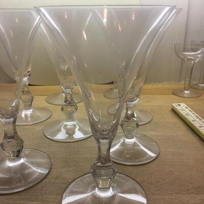Glass stemware 8â€