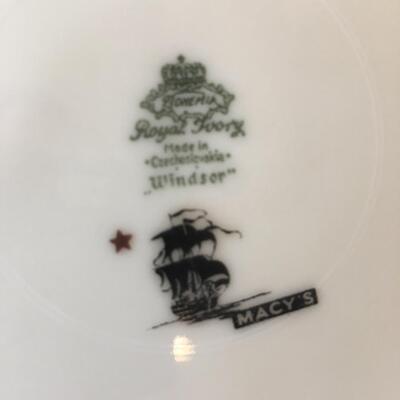 14 Royal Ivory Windsor 10" dinner plates, red and gold edge